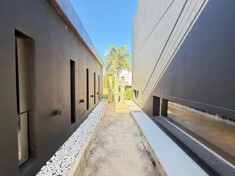 Casa en Alquiler en Funes, USD 4.500