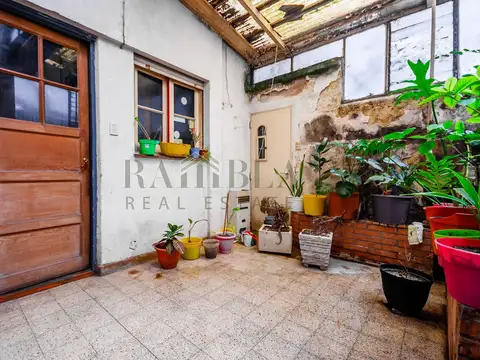 PH En Venta con Patio PB al frente Almagro