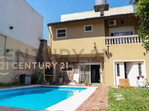 EXCELENTE OPORTUNIDAD, CASA DE 5 AMBIENTES EN VENTA, LANUS OESTE CON PISCINA Y C