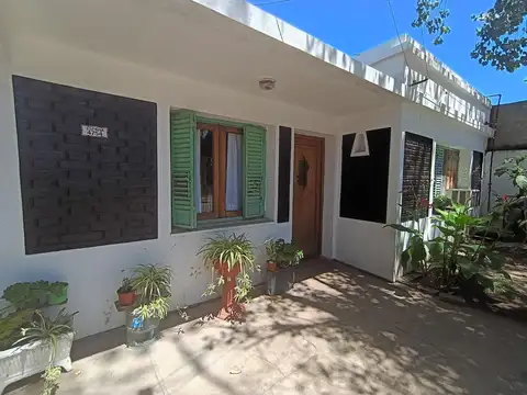 VENTA CASA 3 AMBIENTES CON AMPLIO TERRENO CLAYPOLE