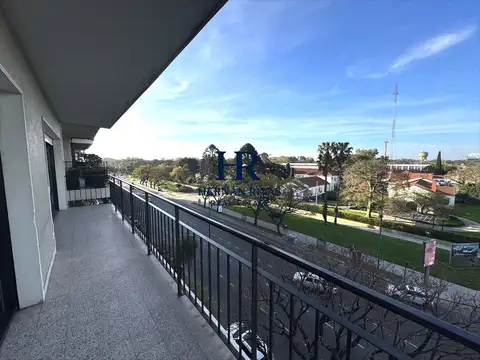 Departamento 5 ambientes con 4 baños