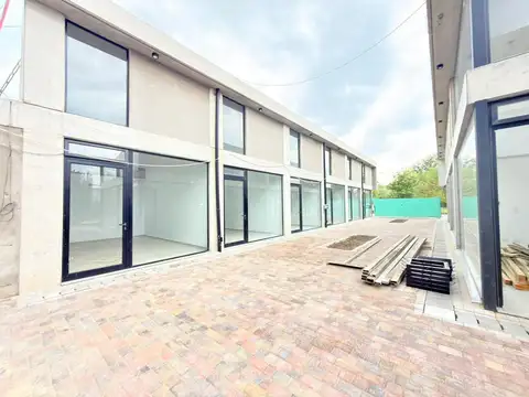 VENTA - Local comercial en Las Calandrias, Funes