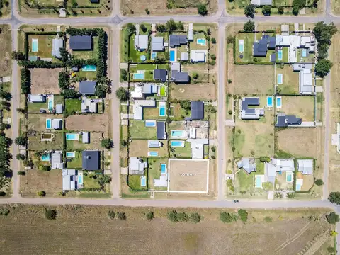 VENTA - LOTE DE ESQUINA DE 768M2 FRENTE NORTE - FUNES TOWN.