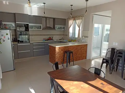 Casa en Venta en Luis Guillon, USD 160.000