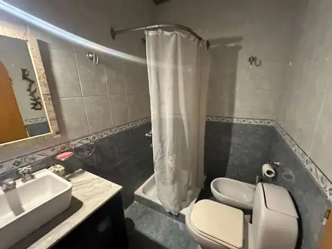 Casa 5 ambientes con 2 baños