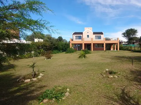 Casa 3 dormitorio con bajada al rio keoken tanti