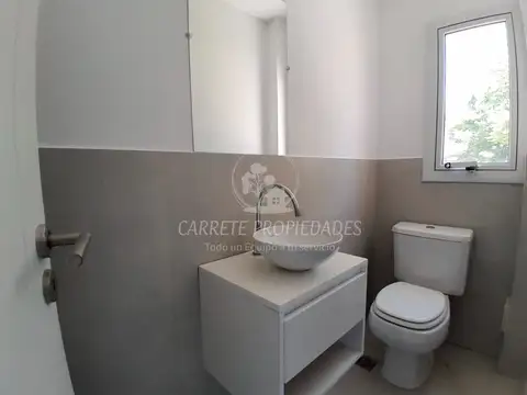 Casa 4 ambientes con 3 baños