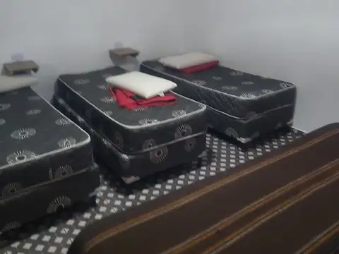 Casa en Alquiler con 2 cocheras