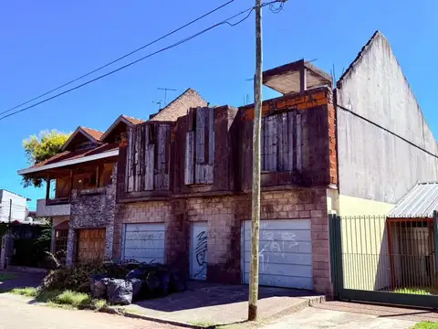 Casa en construcción en venta en Quilmes c/ jardín