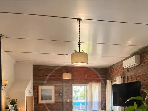 Casa 9 ambientes con 2 baños