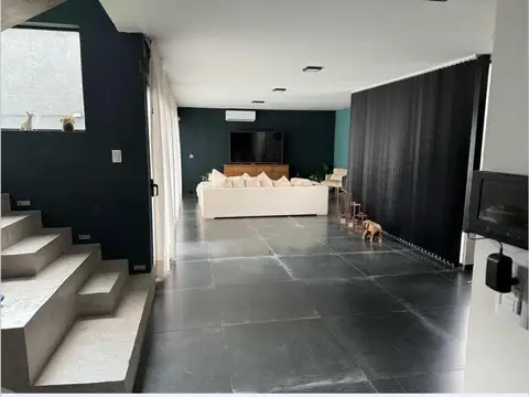 Casa 5 ambientes con 4 baños