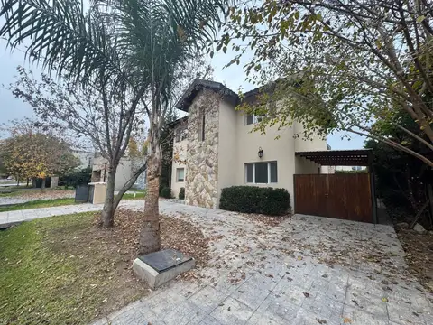 Casa en Alquiler de 3 dormitorios