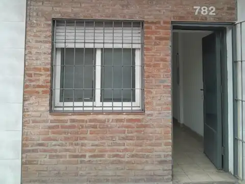 Depto Tipo Casa en Alquiler de 2 ambientes