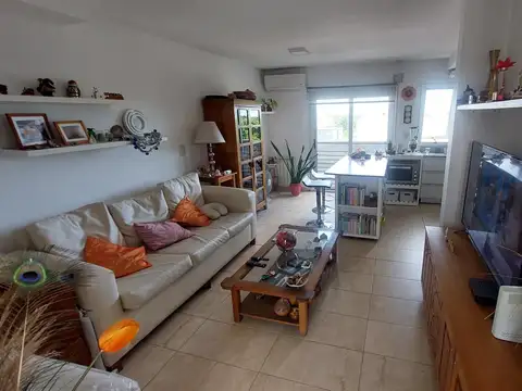 DEPARTAMENTO EN CASTELAR 2 AMB c/ COCHERA y TERRAZA-BALCON