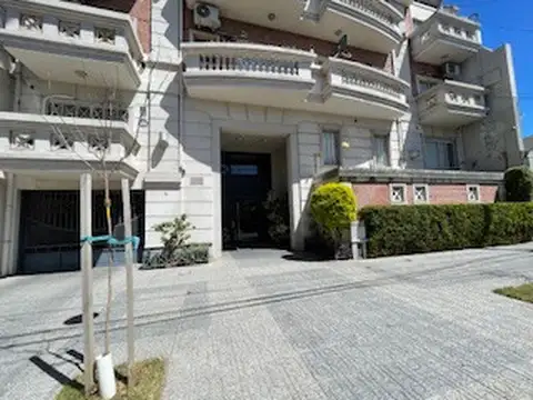 MONO-AMB DIVISIBLE 100% 38 MTS BALCON CORRIDO COCINA Y ESTUFA A GAS, BAÑO COMPL C/ BAÑERA  EQ.SPLIT