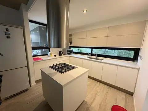 Casa 5 ambientes con 4 baños