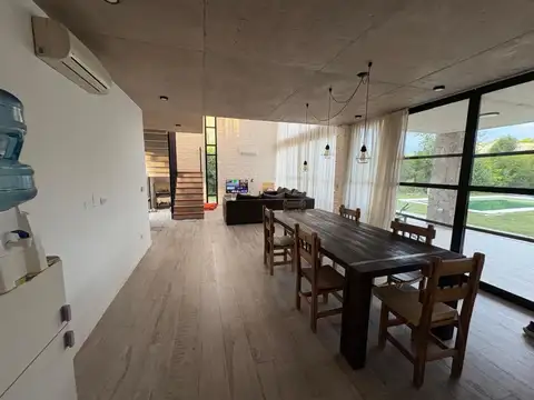 Casa en Alquiler de 4 dormitorios