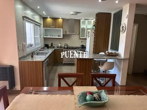 Casa 4 ambientes con 2 baños