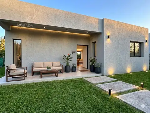 Casa en Venta en Pilar del Este - Santa Lucia, USD 195.000