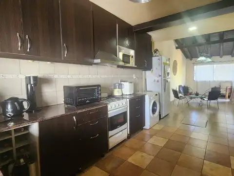 Casa 7 ambientes en venta en Las Heras con jardin