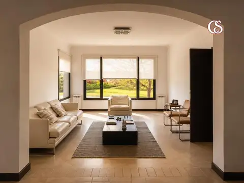 Casa en Alquiler con 6 cocheras