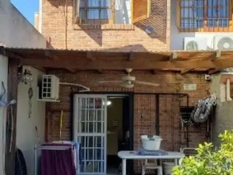 Gral César Díaz 3500 Santa Rita dúplex 4amb U$ 350.000 