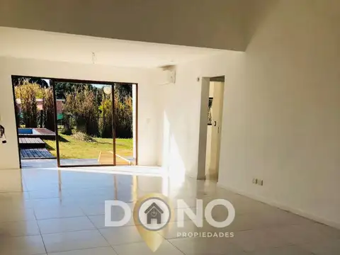 Casa 4 ambientes con 2 baños