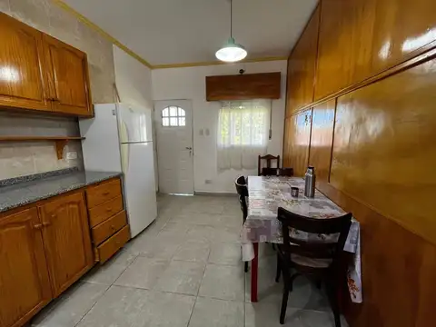 Casa 8 ambientes con 5 baños