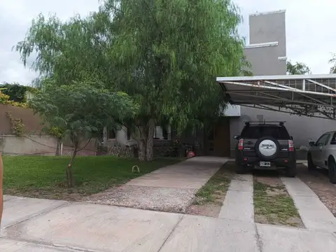 Casa en Venta con 4 cocheras