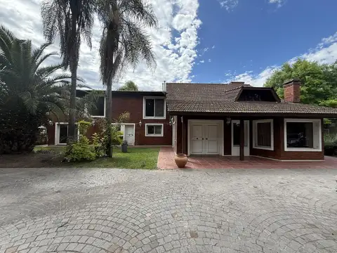 Casa moderna en La Cascada - Pilar - G.B.A. Zona Norte – Suite en planta baja, jardín y galería con