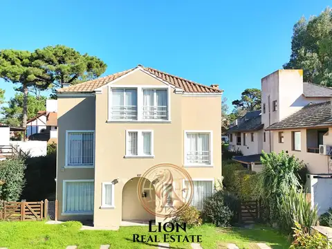 De Los Escualos al 906