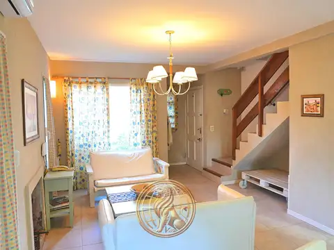 Depto Tipo Casa 4 ambientes con 2 baños