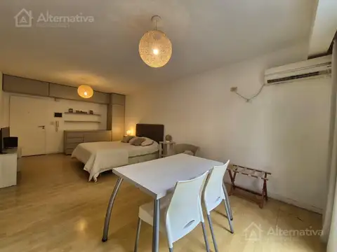 Laprida  al 1700 entre Juncal y French