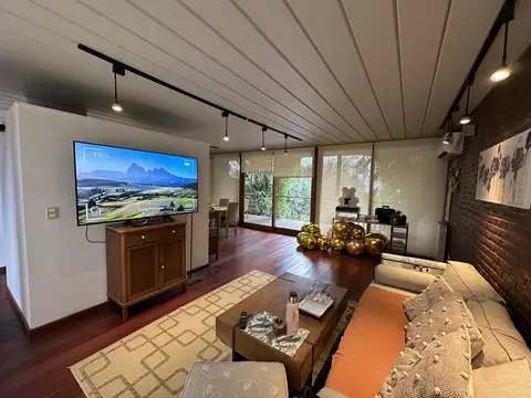 Casa en Venta con 3 cocheras