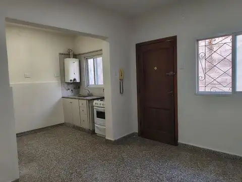 Depto Tipo Casa en Alquiler de 3 ambientes