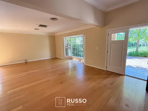 Casa en Venta con 3 cocheras
