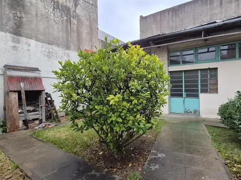 Venta Local con 2 viviendas y galpón. Villa Martelli