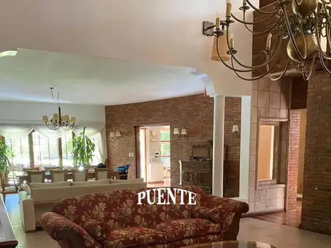 Casa 7 ambientes con 4 baños