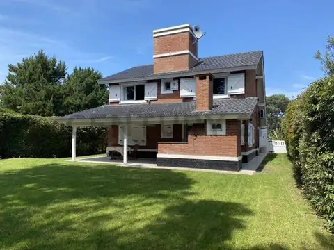 CASA EN VENTA VALERIA DEL MAR A 50 MTROS DE CARILO Y 150 DEL MAR