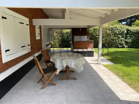 Casa en Venta con 3 cocheras