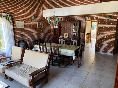 CASA EN VENTA VALERIA DEL MAR A 50 MTROS DE CARILO Y 150 DEL MAR