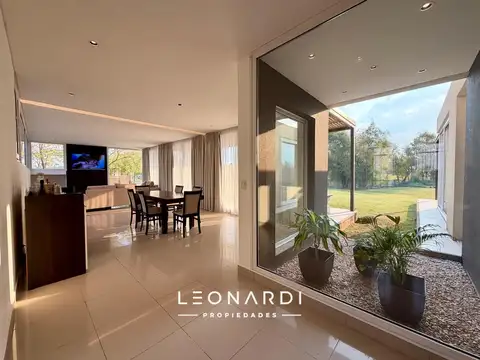 Casa en Venta en El Cazal, USD 330.000