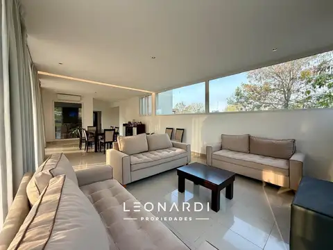 Casa 7 ambientes con 3 baños