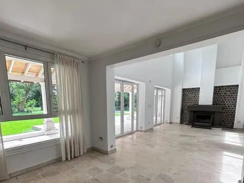 Casa en Venta con 5 cocheras