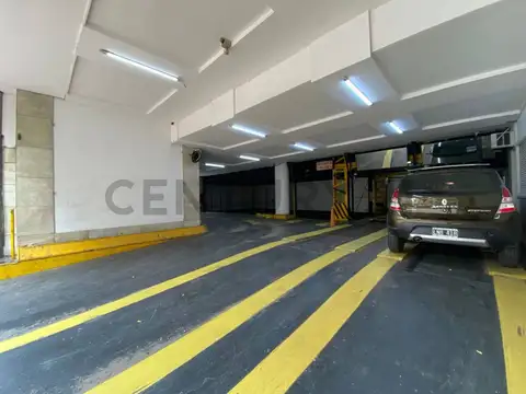 Cochera en venta con escritura | Edificio Shell – Centro