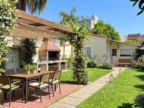 VENTA PH 3 AMB AL FRENTE CON GRAN JARDÍN Y QUINCHO – VILLA BOSCH
