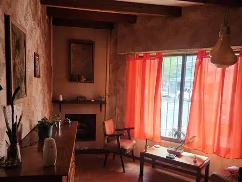 HERMOSA CASA EN ESQUINA A RECICLAR EN BAIGORRIA Y MERCEDES