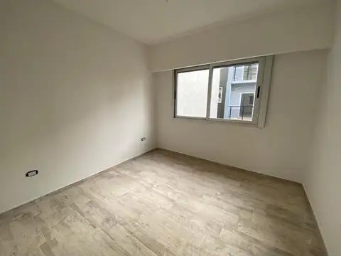 Hipolito Yrigoyen 1500, Piso 1