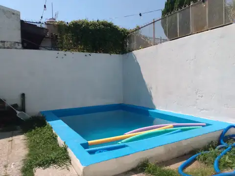 Casa con pileta en VENTA Villa Lugano  LAS CASITAS