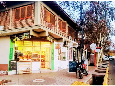 CASA CON 4 LOCALES COMERCIAL - PLAZA GODOY CRUZ